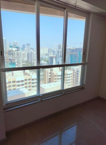 Room in 3 BHK Apartment at Kalpataru Radiance, Goregaon West – for Rent