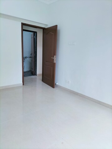 Room in 3 BHK Apartment at K Raheja Heights, Malad East – for Rent