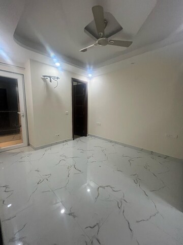 Room in 3 BHK Builder Floor at Panchsheel Vihar – for Rent