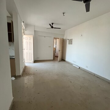 Room in 2.5 BHK Apartment at Supertech Cape Town, Sector 74 – for Rent