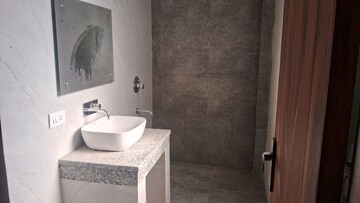 Bathroom in 1 BHK Apartment at DLF Royale Residences, Dlf Phase I – for Rent