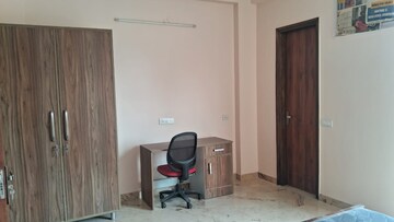 Bathroom in 1 BHK Apartment at DLF Royale Residences, Dlf Phase I – for Rent