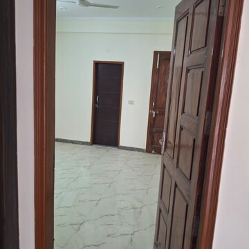 Furnished Amenities in 3 BHK Builder Floor at Sushant Lok 2, Sector 57 – for Rent