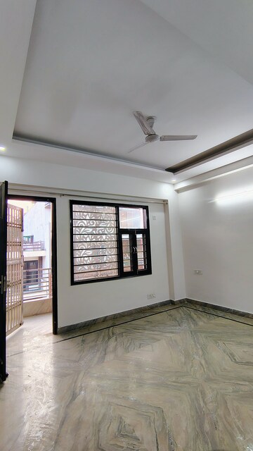 Master Bedroom in 3 BHK Builder Floor at RWA Residential Society Sector 46, Sector 46 – for Rent