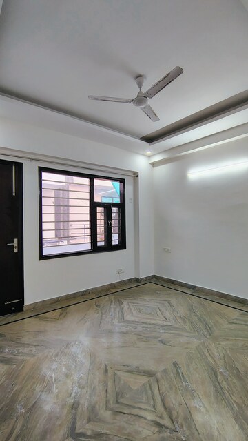 Master Bedroom in 3 BHK Builder Floor at RWA Residential Society Sector 46, Sector 46 – for Rent