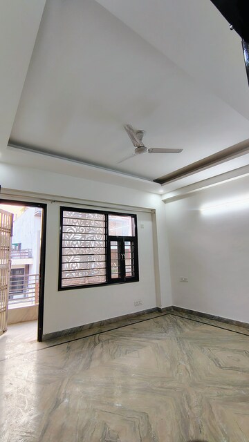 Master Bedroom in 3 BHK Builder Floor at RWA Residential Society Sector 46, Sector 46 – for Rent