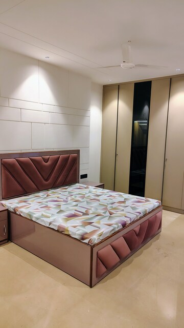 Bedroom in 3 BHK Builder Floor at DLF Atria, Dlf Phase ii – for Rent