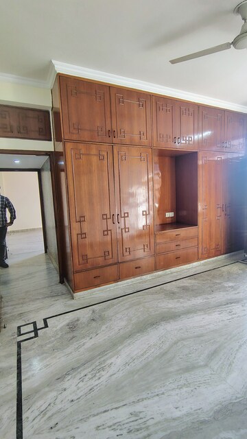 Master Bedroom in 3.5 BHK Builder Floor at Unitech South City 1, South City 1 – for Rent