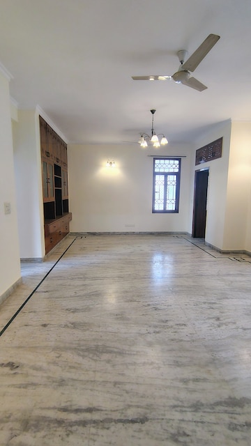 Master Bedroom in 3.5 BHK Builder Floor at Unitech South City 1, South City 1 – for Rent