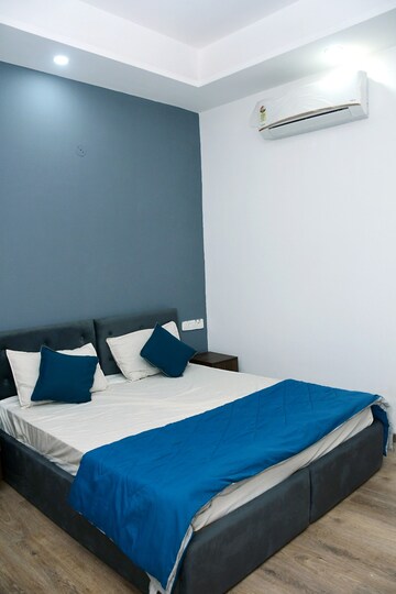 Bedroom in Studio Apartment at Vipul World Floors, Sector 48 – for Rent
