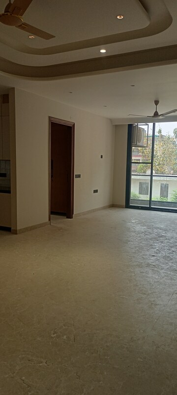 Master Bedroom in 4 BHK Builder Floor at Royal Homez, Sector 43 – for Rent