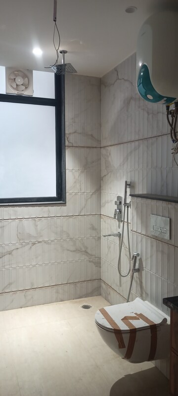 Bathroom in 4 BHK Builder Floor at Royal Homez, Sector 43 – for Rent