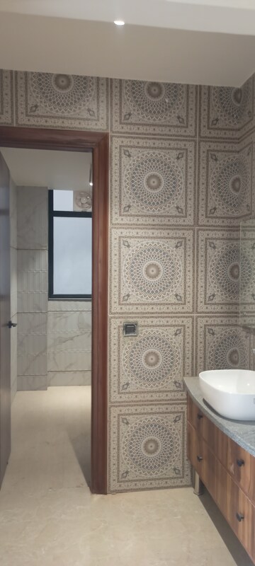 Bathroom in 4 BHK Builder Floor at Royal Homez, Sector 43 – for Rent