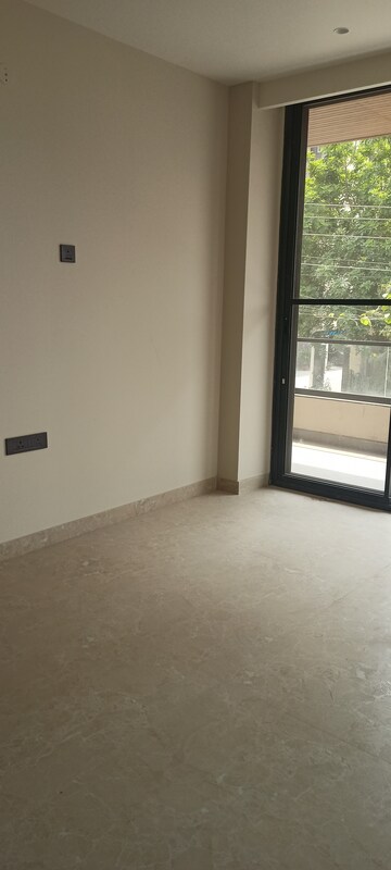 Master Bedroom in 4 BHK Builder Floor at Royal Homez, Sector 43 – for Rent