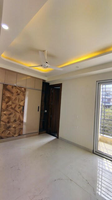 Master Bedroom in 3 BHK Builder Floor at Hong Kong Bazaar, Sector 57 – for Rent