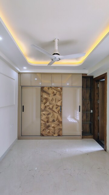 Master Bedroom in 3 BHK Builder Floor at Hong Kong Bazaar, Sector 57 – for Rent