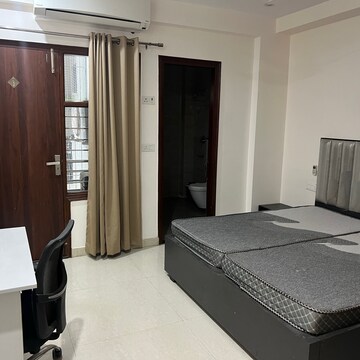 Bedroom in 3 BHK Builder Floor at Sector 43 – for Rent