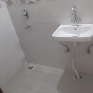 Bathroom in 2 BHK Builder Floor at Sector 43 – for Rent