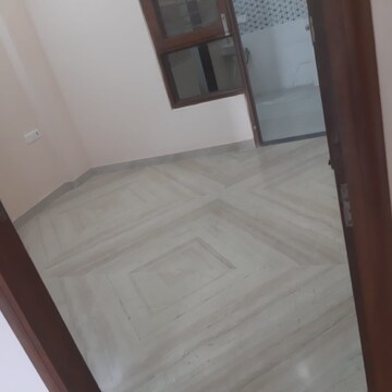 Room in 2 BHK Builder Floor at Sector 43 – for Rent
