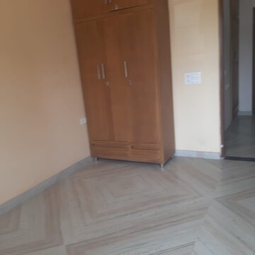 Room in 2 BHK Builder Floor at Sector 43 – for Rent