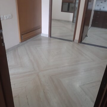 Room in 2 BHK Builder Floor at Sector 43 – for Rent