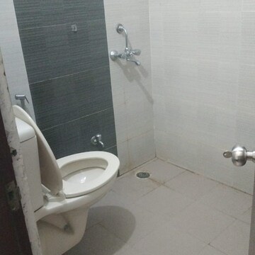 Attached Bathroom in 2 BHK Builder Floor at Sector 43 – for Rent