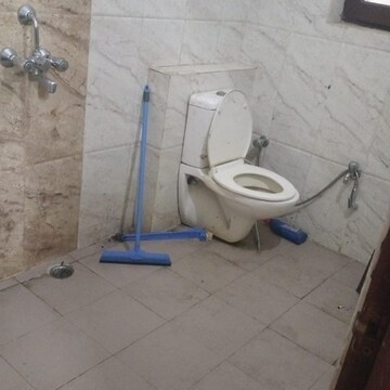 Bathroom in 2 BHK Builder Floor at Sector 43 – for Rent