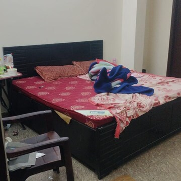 Bedroom in 2 BHK Builder Floor at Sector 43 – for Rent