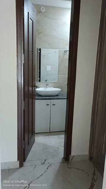 Bathroom in 4 BHK Builder Floor at Ashoka Enclave Faridabad, Sector 34 – for Rent