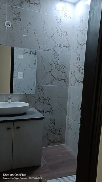 Bathroom in 4 BHK Builder Floor at Ashoka Enclave Faridabad, Sector 34 – for Rent