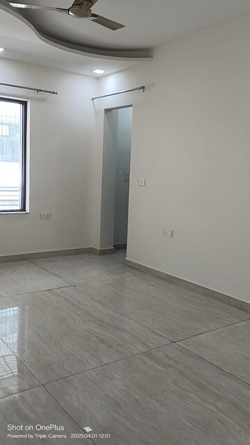 Master Bedroom in 4 BHK Builder Floor at Ashoka Enclave Faridabad, Sector 34 – for Rent