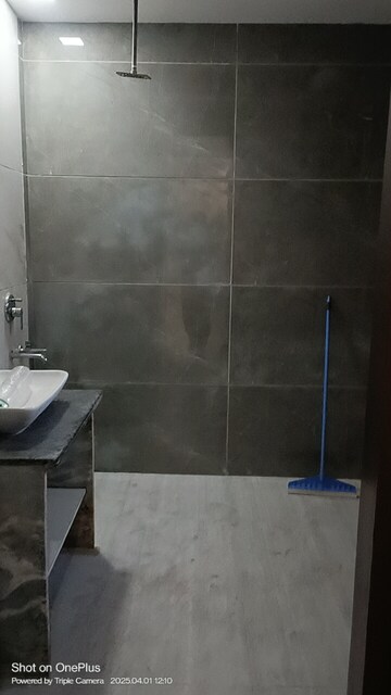 Bathroom in 4 BHK Builder Floor at Ashoka Enclave Faridabad, Sector 34 – for Rent