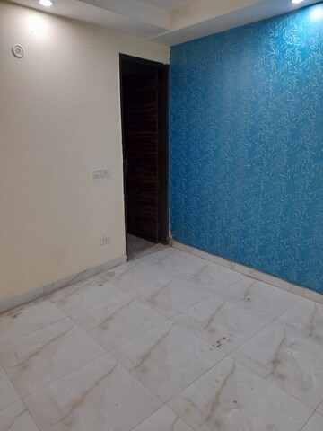 Master Bedroom in 2 BHK Builder Floor at Govindpuri – for Rent