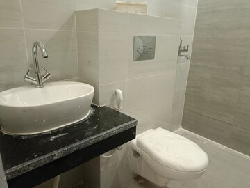 Bathroom in 3 BHK Apartment at Jal Vihar Colony, Sector 46 – for Rent