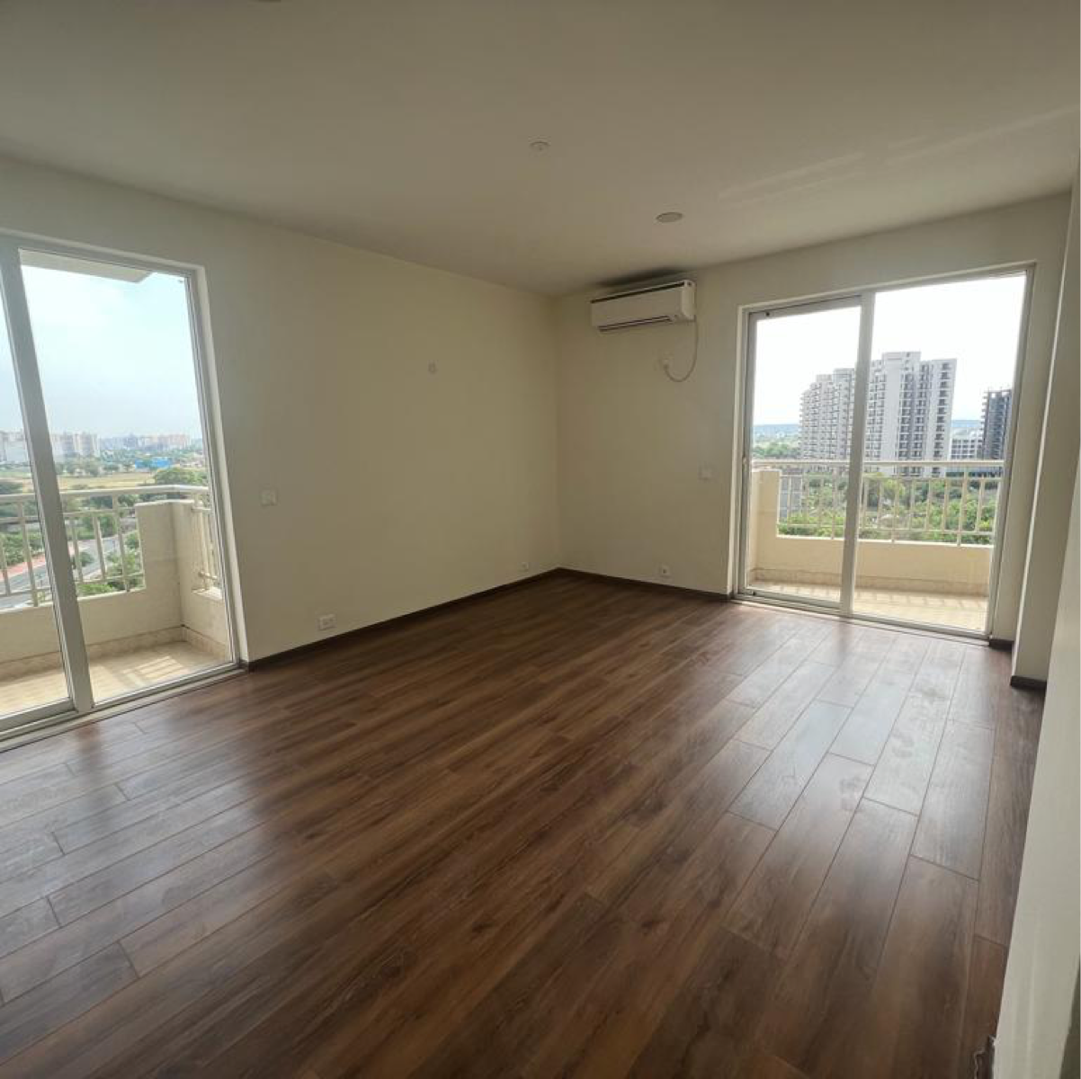 4 BHK + Servant Room Apartment For Sale in Anant Raj Maceo