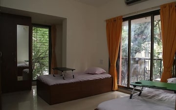 2 BHK Apartment For Rent in Om Palace Vile Parle East, Vile Parle East