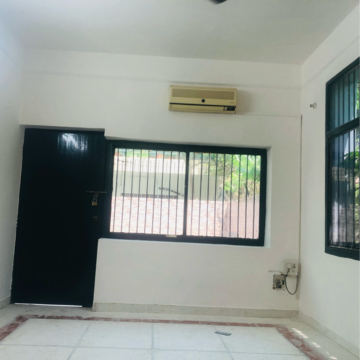 Room in 3.5 BHK Villa at Sector 21 – for Rent