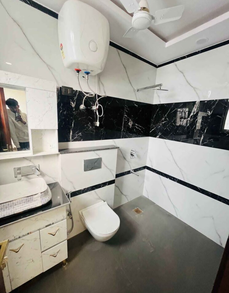 Bathroom, paschim vihar 2 Bedroom 1150 Sq.Ft. Builder Floor In Paschim Vihar Delhi 8463621