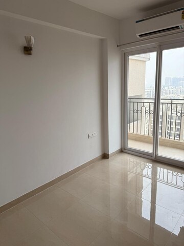 Room in 2 BHK Apartment at Tech Zone 4 Greater Noida – for Rent