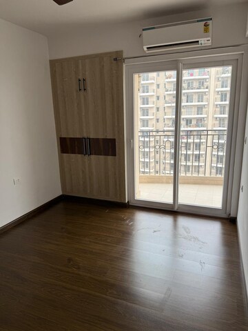 Room in 2 BHK Apartment at Tech Zone 4 Greater Noida – for Rent