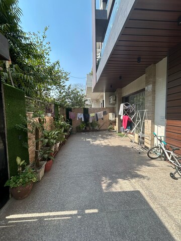 Living Room in 3 BHK Villa at Sector 50 – for Rent