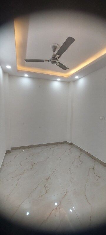 Master Bedroom in 3 BHK Builder Floor at Govindpuri – for Rent