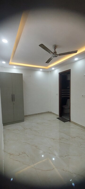 Master Bedroom in 3 BHK Builder Floor at Govindpuri – for Rent