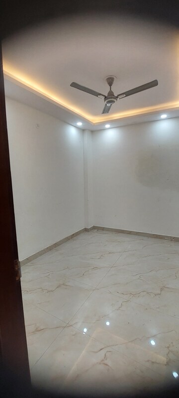 Master Bedroom in 3 BHK Builder Floor at Govindpuri – for Rent