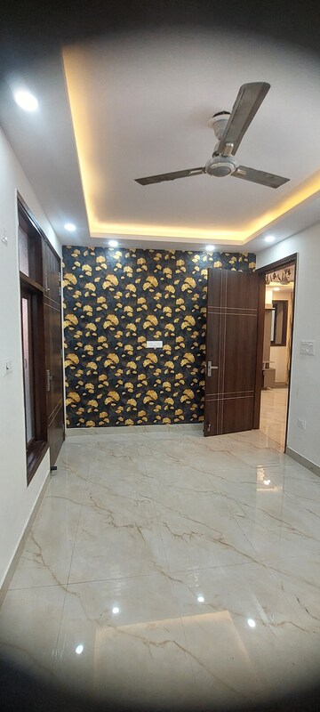 Master Bedroom in 3 BHK Builder Floor at Govindpuri – for Rent