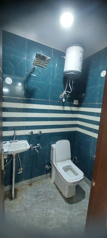 Building Lobby in 3 BHK Builder Floor at Govindpuri – for Rent