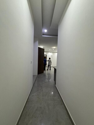 Furnished Amenities in 2 BHK Builder Floor at Paryavaran Complex – for Sale