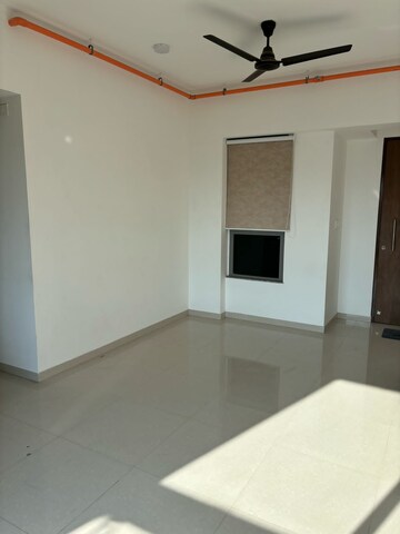 Bedroom in 2 BHK Apartment at Kalpataru Immensa, Kolshet Road – for Rent
