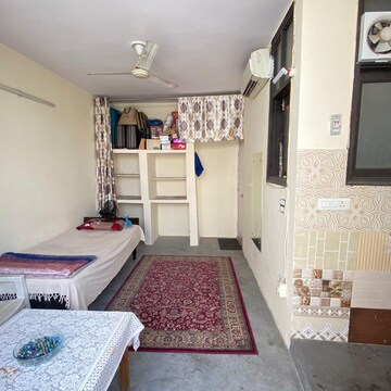 Master Bedroom in 1 RK Builder Floor at Jangpura – for Rent