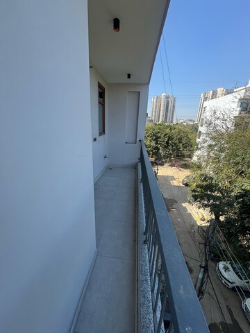 Furnished Amenities in 2 BHK Builder Floor at Super Mart 1, Sector 27 – for Rent